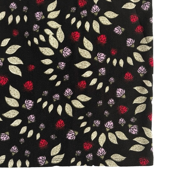 NWT LULAROE CASSIE Pencil Skirt Size 2XL Black Floral Leaf Stretch Knee - Picture 2 of 7